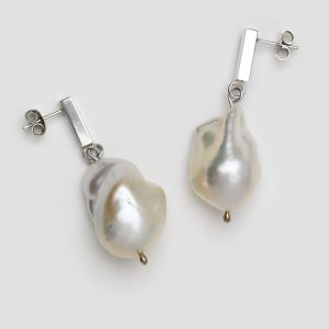 Örhängen med barocka pärlor Marie-Helene Bornhall