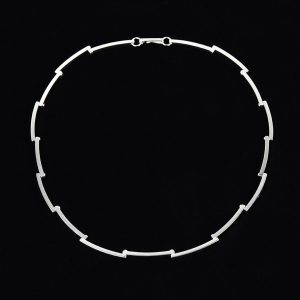 Halsband ”Tumstock” av Niklas Ejve