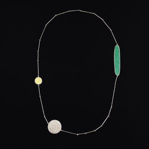 Halsband av Lena Lindahl