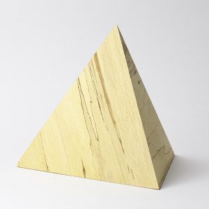 * Skulptur i trä av Hans Ahnlund