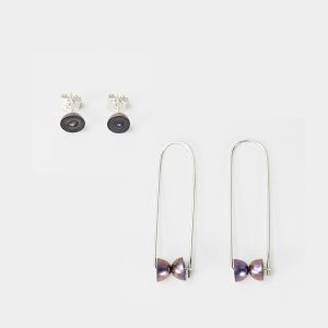 Örhängen med pärlor av Helena Sandström