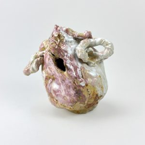 * Skulptural vas av Irys Kluska